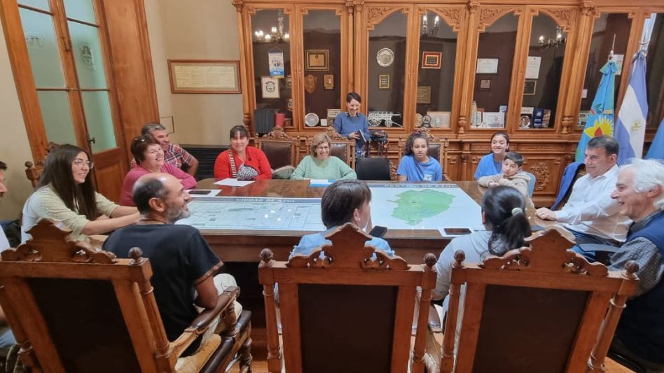 Reunión con la comunidad educativa de Pablo Acosta