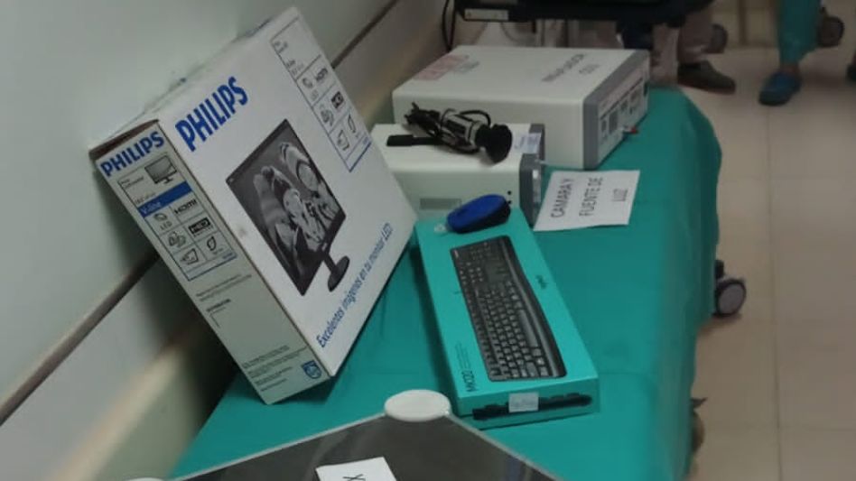 Los equipos e insumos que fueron entregados ayer a los responsables de las distintas área del Hospital Pintos. GUSTAVO CRUZ