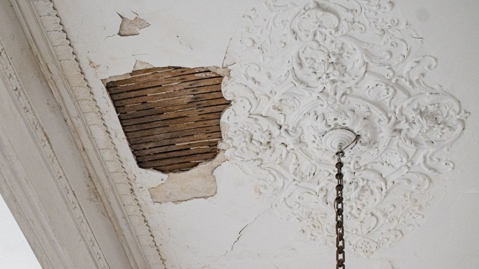    Para Pilar Álvarez, si se continúa así,   "no va a quedar nada del edificio"