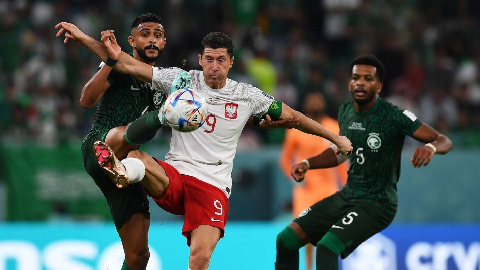 Polonia le ganó a Arabia Saudita, quedó con 4 puntos y puso "en llamas" al grupo de Argentina
