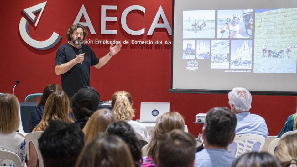 El viernes los integrantes de Empujando Límites brindaron una charla en instalaciones de AECA. NACHO CORREA