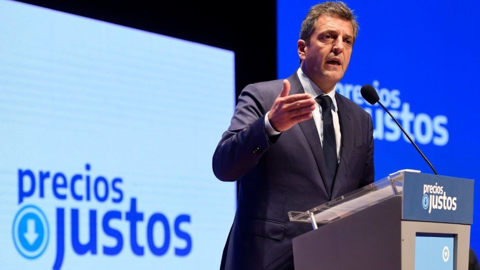 Massa afina un plan para que las naftas también tengan un techo de suba del 4%