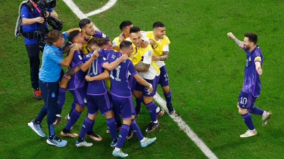 Argentina venció a Polonia por 2 a 0 y se metió en octavos