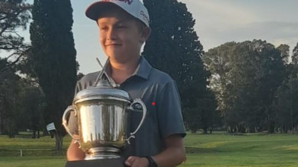 Fermín Guerendiain es el nuevo campeón del Torneo del Club Sin Ventaja, al superar en la final a Facundo Paladino. PRENSA GOLF CLUB AZUL