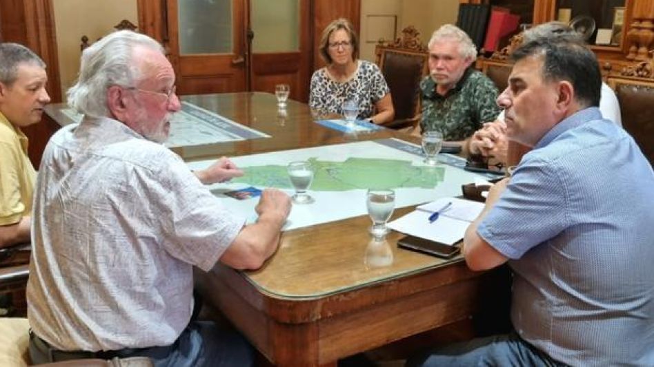 El pasado martes se reunió el Intendente, el concejal Ramiro Ortiz con el presidente de la Fundación Un abrazo para los Amigos.   PRENSA MUNICIPAL 