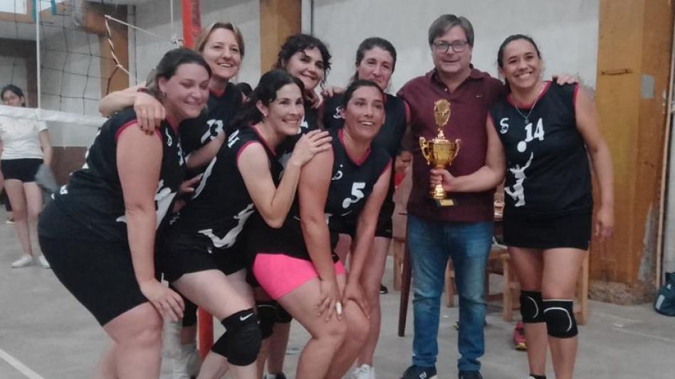 Terminó la Liga Regional de Vóley Femenino, copa Memorial Eduardo Ferrarello. 