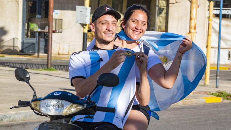   Cientos de azuleños salieron a las calles para   festejar la clasificación a cuartos de la Selección