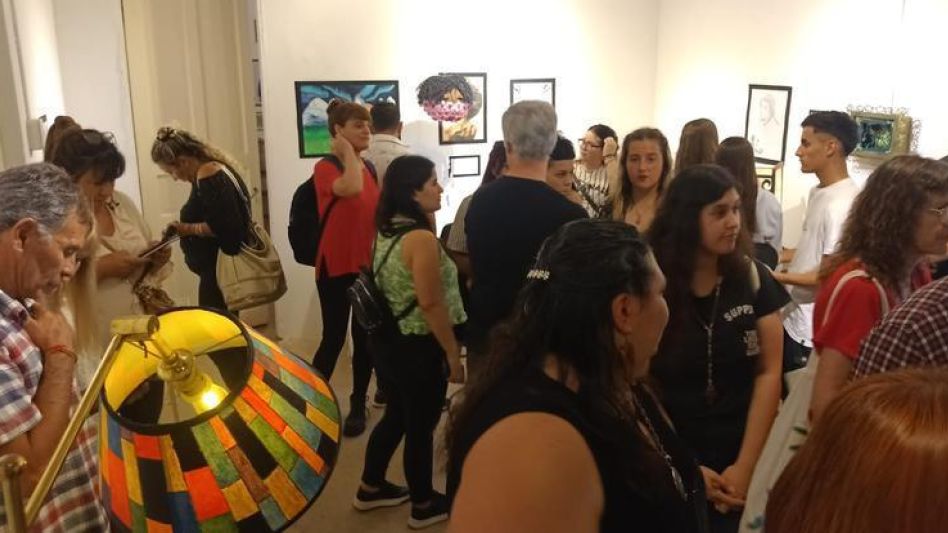 Con amplia concurrencia de público los estudiantes de la escuela de Bellas Artes expusieron sus trabajos. GENTILEZA JORGE PÉREZ