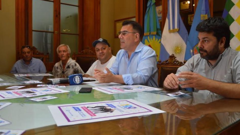 El intendente municipal Hernán Bertellys ayer durante la rueda de prensa en la que se anunciaron las actividades que se realizarán en el marco del 190° Aniversario de Azul.  PRENSA MUNICIPAL