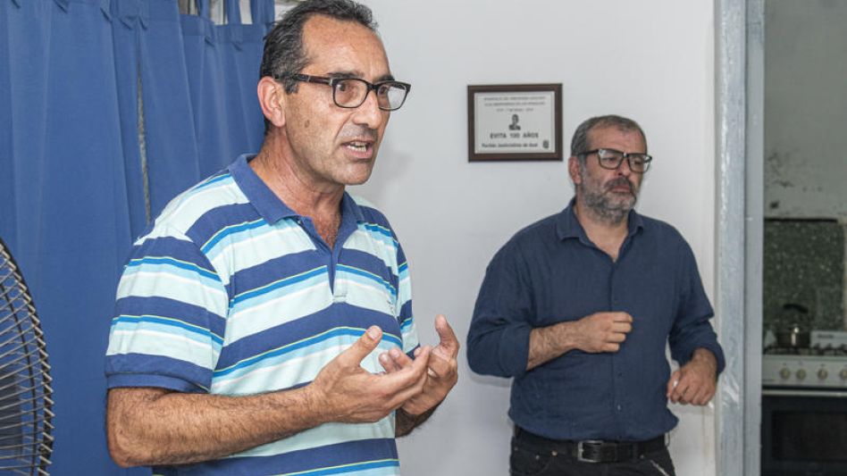 Nelson Sombra, presidente del Partido Justicialista de Azul, y Joaquín Propato, titular del bloque de concejales del Frente de Todos, fueron los principales oradores durante la convocatoria.  