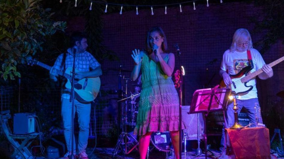 En la velada del pasado sábado, después de la exposición de Nexorígenes, estuvo Paula Villamayor Grupo haciendo lo propio con el talento que caracteriza a éstos músicos.   FOTO MARTÍN MAZZA     
