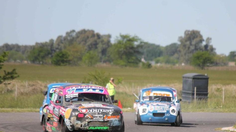 Las dos categorías compartirán la pista del autódromo del Auto Moto Club Azul, que este fin de semana recibirá la última fecha de sus respectivos campeonatos. 