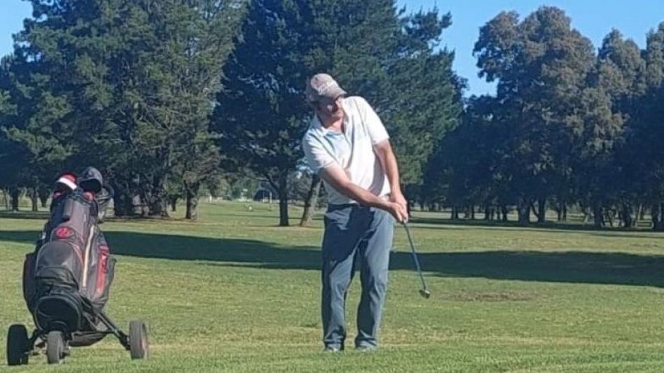 Una muy buena cantidad de golfistas participaron del Torneo Clausura del Golf Club Azul. ARCHIVO.