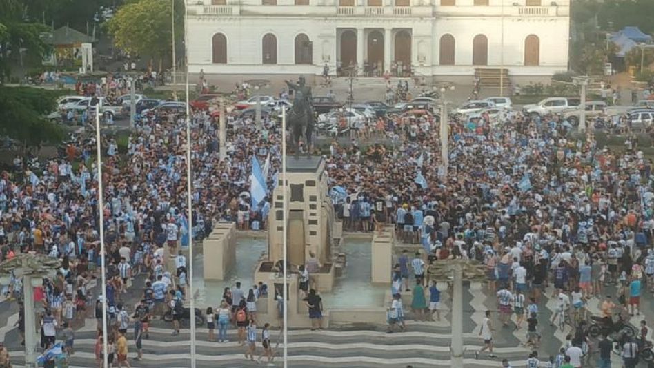 Aguante corazón aguante: el viernes pasado Argentina venció por penales a Países Bajos y todas las plazas del país se vistieron de celeste y blanco.
