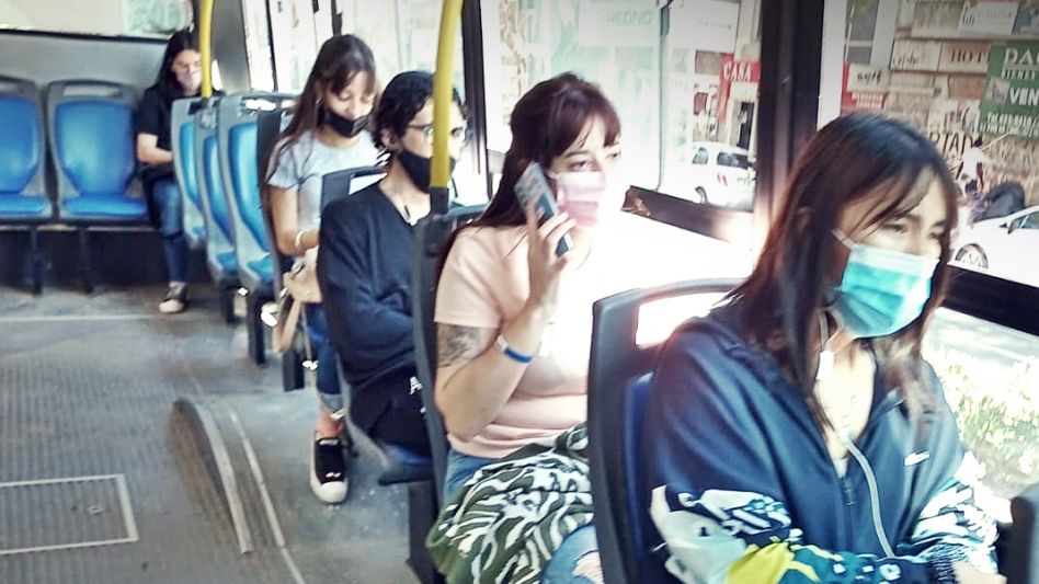 Otra vez recomiendan usar barbijos en espacios cerrados y transporte por suba de casos