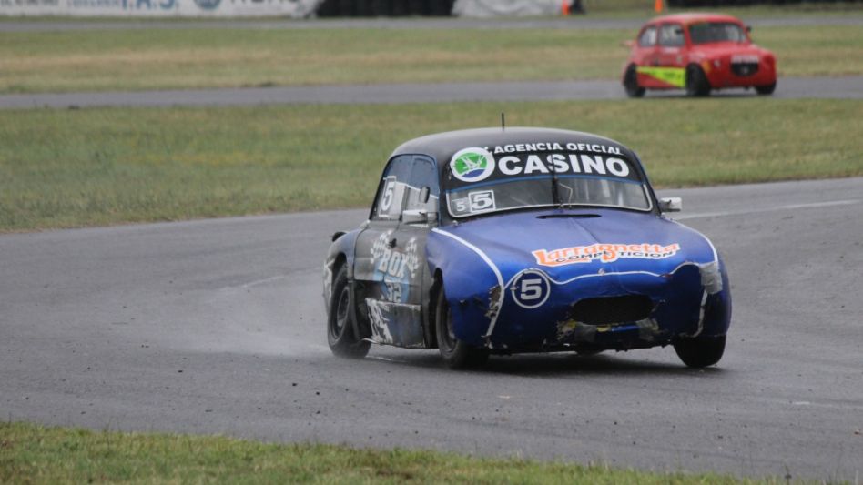 En esta carrera, Nicolás Rojas fue el encargado de conducir el Renault que le permitió coronarse campeón de la Promocional del Centro. Foto: gentileza JLD.