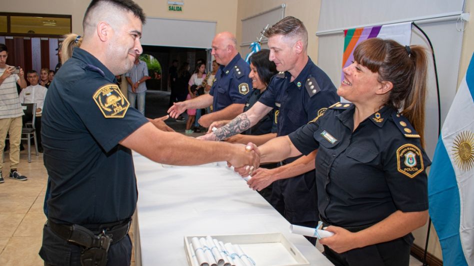 Varios policías que se destacaron por su trabajo en la fuerza fueron distinguidos y reconocidos.