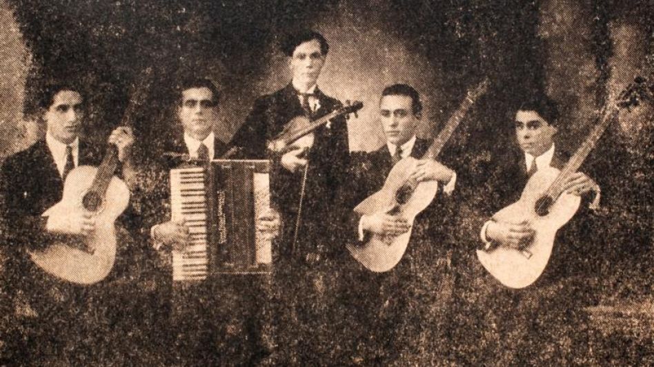 Vicente Grazziano, Andrés Distéfano, Domingo Cristino, J. Zaffora y Vicente Spaltro, actuando bajo la eficiente dirección del maestro Cristino.