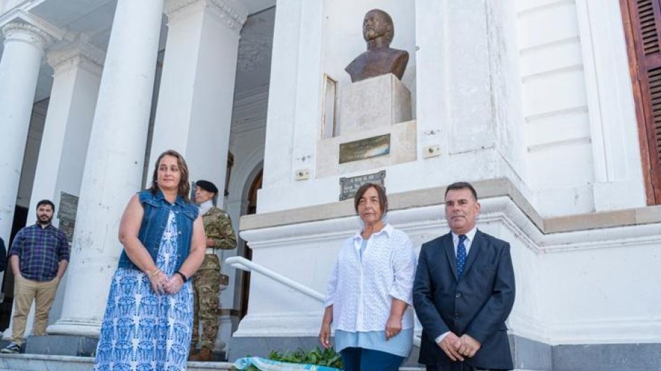 El intendente Hernán Bertellys junto a Inés Laurini, presidenta del Concejo Deliberante, y la senadora Lorena Mandagarán. FOTOS NICOLÁS MURCIA