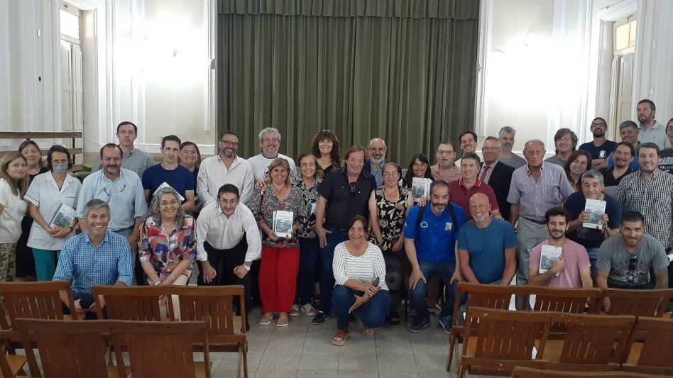 Entrega de libros a las bibliotecas   de instituciones educativas de Azul 