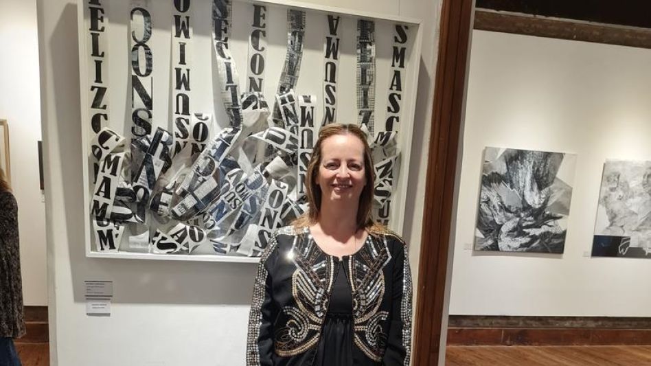 Primer premio adquisición: Cecilia Bax (Olavarría) por la obra ¿Para qué compré esto? 100 x 76 cm (categoría Objeto).