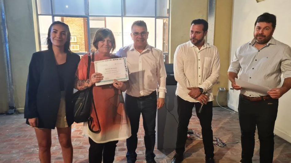Martina Duhalde, Nora Mendivil, el intendente Hernán Bertellys, Silvio Oliva Drys y Martín Laborda.  PRENSA MUNICIPAL 