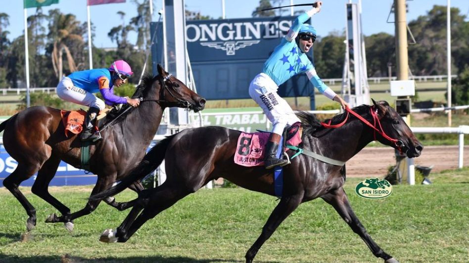 Just On Time, que contó con la monta de Rodrigo Bascuñan, quedó al tope del marcador en la prueba más importante del año en la velocidad argentina. Foto: prensa San Isidro.