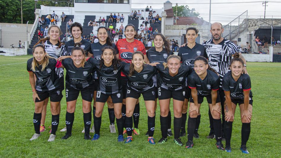 Desde las 18.30, en el estadio ?Emilio S. Puente?, la pelota comenzará a rodar para el fútbol femenino. Foto: Archivo EL TIEMPO.