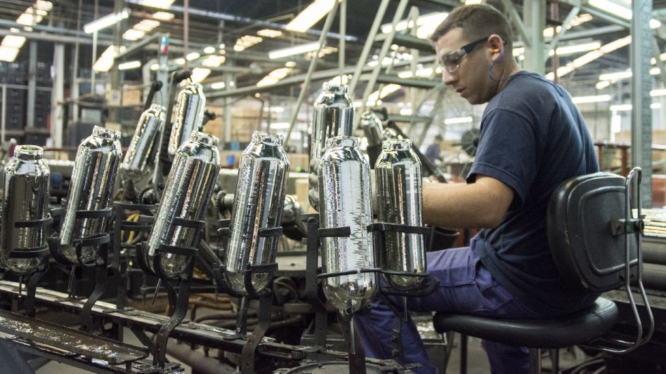 La industria pyme creció 1,6% en forma interanual en noviembre y se recupera