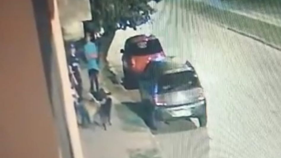 El violento asalto quedó registrado a través de las cámaras de seguridad instaladas en un supermercado. IMAGEN DE VIDEO