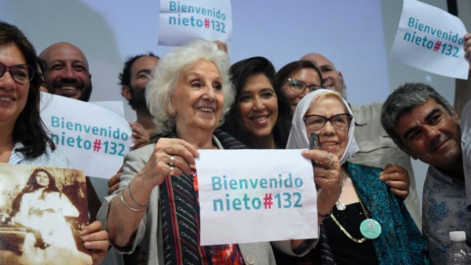 Anuncian la restitución de identidad del nieto 132, hijo de una desaparecida en 1976