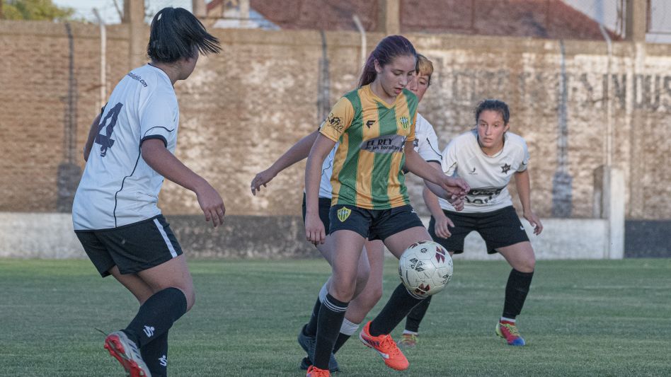 En la categoría Sub 14, Piazza venció a Athletic por 2 a 0. Foto: Nicolás Murcia.