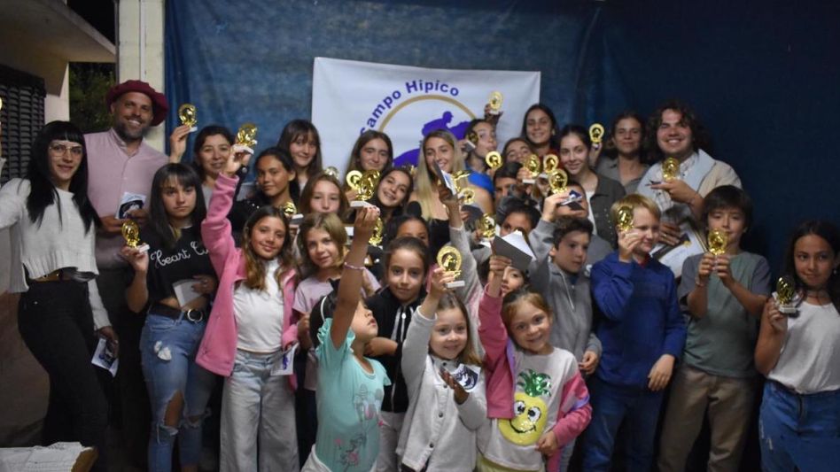 Todos los jinetes y amazonas recibieron su reconocimiento en el cierre del año de la institución hípica.