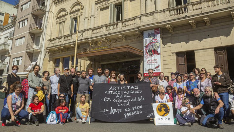 La primera manifestación tuvo lugar el 6 de abril, desde la puerta del Museo López Claro hasta el veredón.   ARCHIVO NICOLÁS MURCIA 