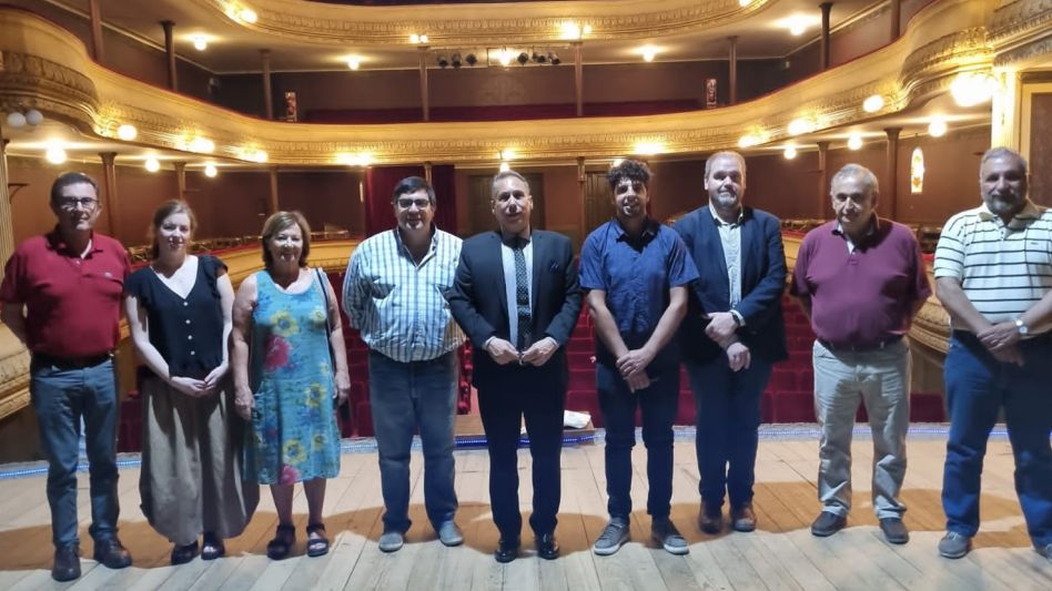 El ministro Miranda Valenzuela durante su visita al Teatro Español de Azul, recibido por autoridades de la Asociación Española, Fundación Teatro Español y Cátedra Cervantes. PRENSA ASOCIACIÓN ESPAÑOLA