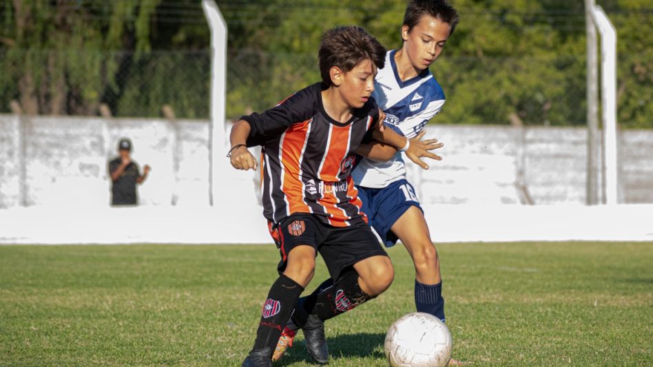 Cemento y Chacarita protagonizaron un partido en la divisional menor. El clásico del Sur terminó empatado en cuatro. Foto: Nicolás Murcia.