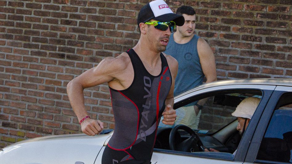 Mateo Bustos, último ganador del Tria local, estará otra vez presente y tendrá como rival al azuleño Gerónimo Dhereté, quien viene de ganar el de Mar del Plata. Foto: archivo Nacho Correa.