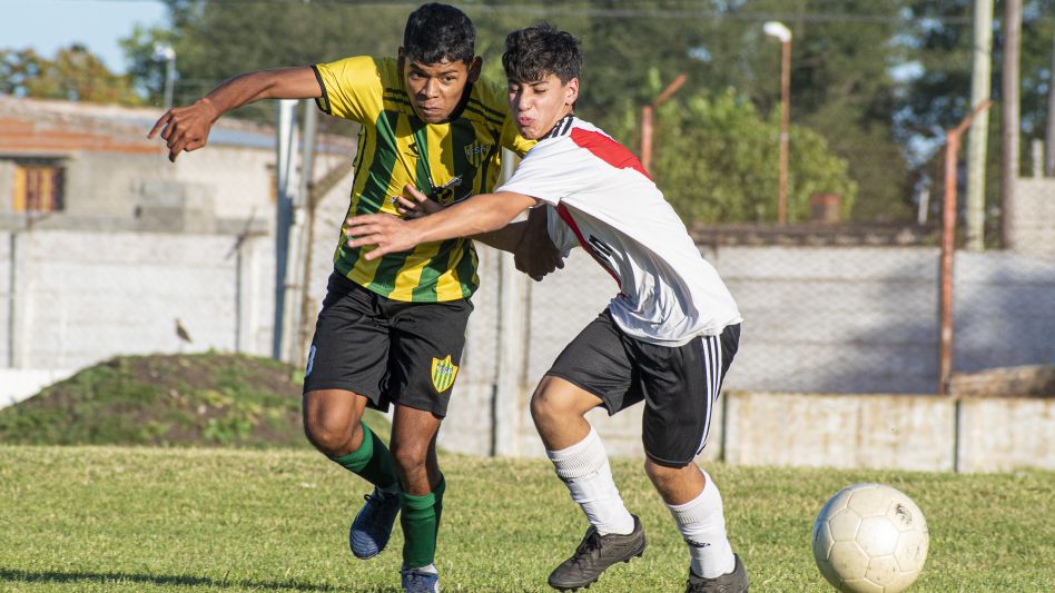 En un emotivo cotejo, el industrial y la banda roja igualaron en dos tantos en la Sub 14. Foto: Nacho Correa.