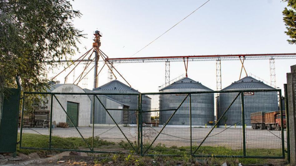  La planta cerealera que es apuntada por los vecinos por generar contaminación ambiental y sonora. NACHO CORREA