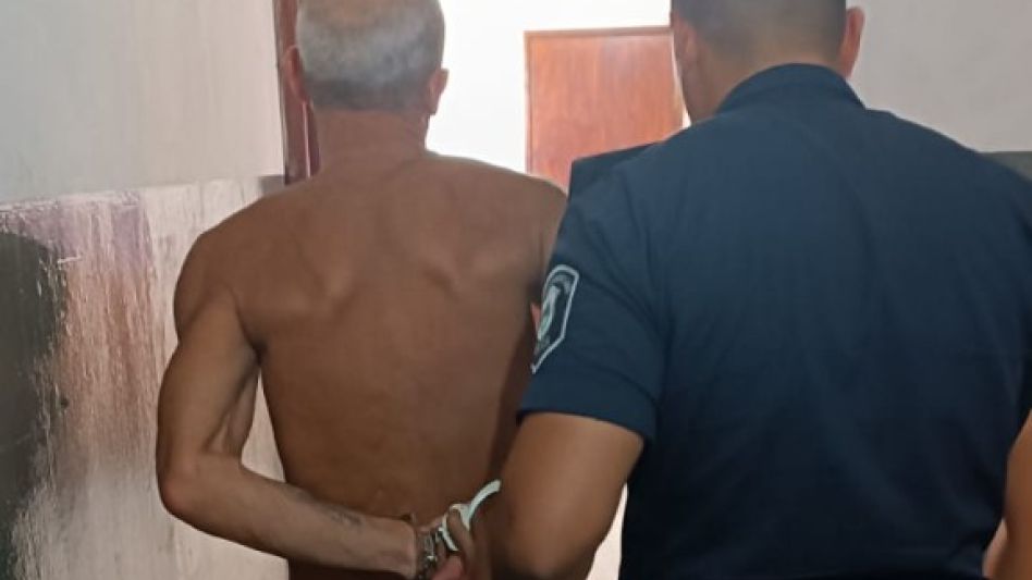  Detenido por desobediencia  y violación de domicilio