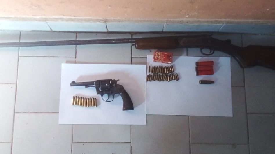 Secuestran armas y municiones  en una causa por amenazas