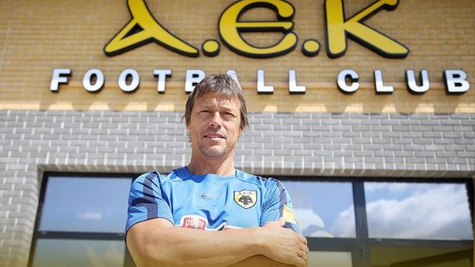 Las redes sociales de la entidad griega confirmaron la continuidad del ?Pelado? Almeyda en el club, por cinco años más. Foto: gentileza AEK.