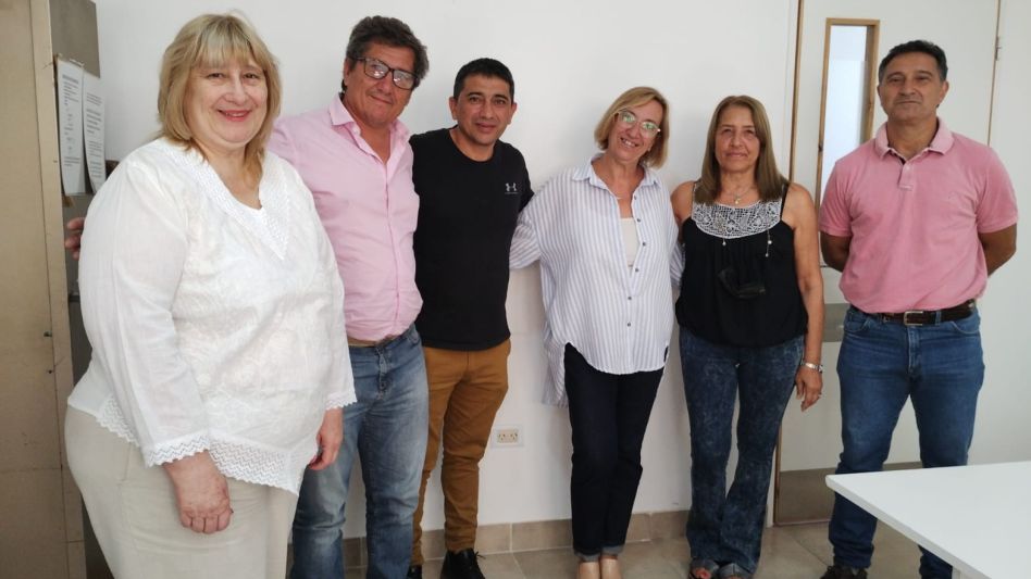Un grupo de padres de las divisiones inferiores de Alumni Azuleño participó de un acto solidario en beneficio del Hospital Materno Infantil Argentina Diego.