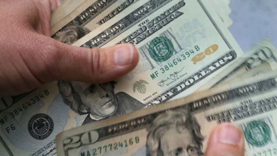 El dólar "blue, por las nubes: cerró a $370