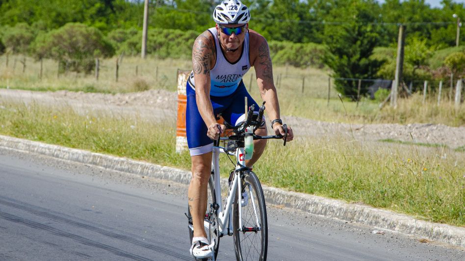 Lucas Martini fue uno de los treinta y nueve azuleños que participaron en el Triatlón Sprint ?Ciudad de Azul?. Foto: Nacho Correa.