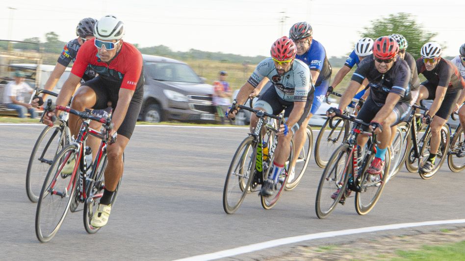 A partir de las 18 horas, vuelve el ciclismo al ?Óvalo Municipal?, donde participarán más de 50 ciclista de la región. Foto: archivo Nacho Correa.