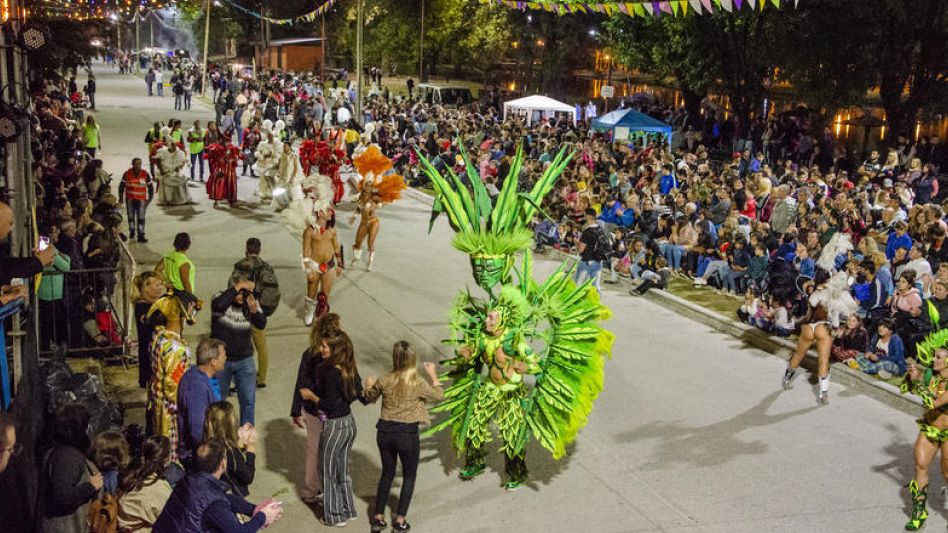 Solicitud para la explotación de servicios en los Carnavales de Azul