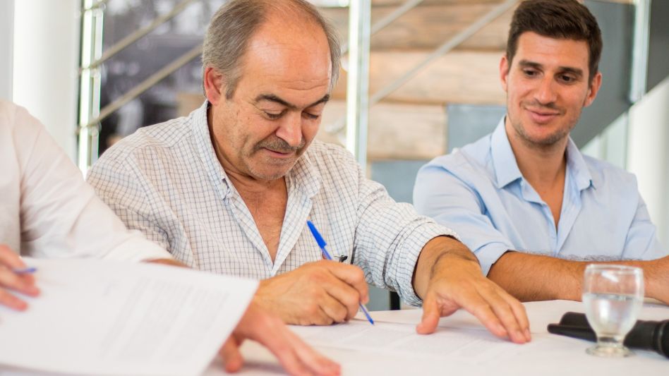 Firma de convenio para la utilización de un lote de la provincia en Velloso