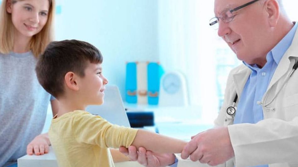 Inflamación y rigidez en articulaciones: claves para detectar artritis en niños