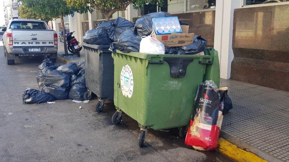 Reclamo por acumulación de residuos en pleno centro